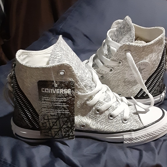 Converse - Picture 2 of 6